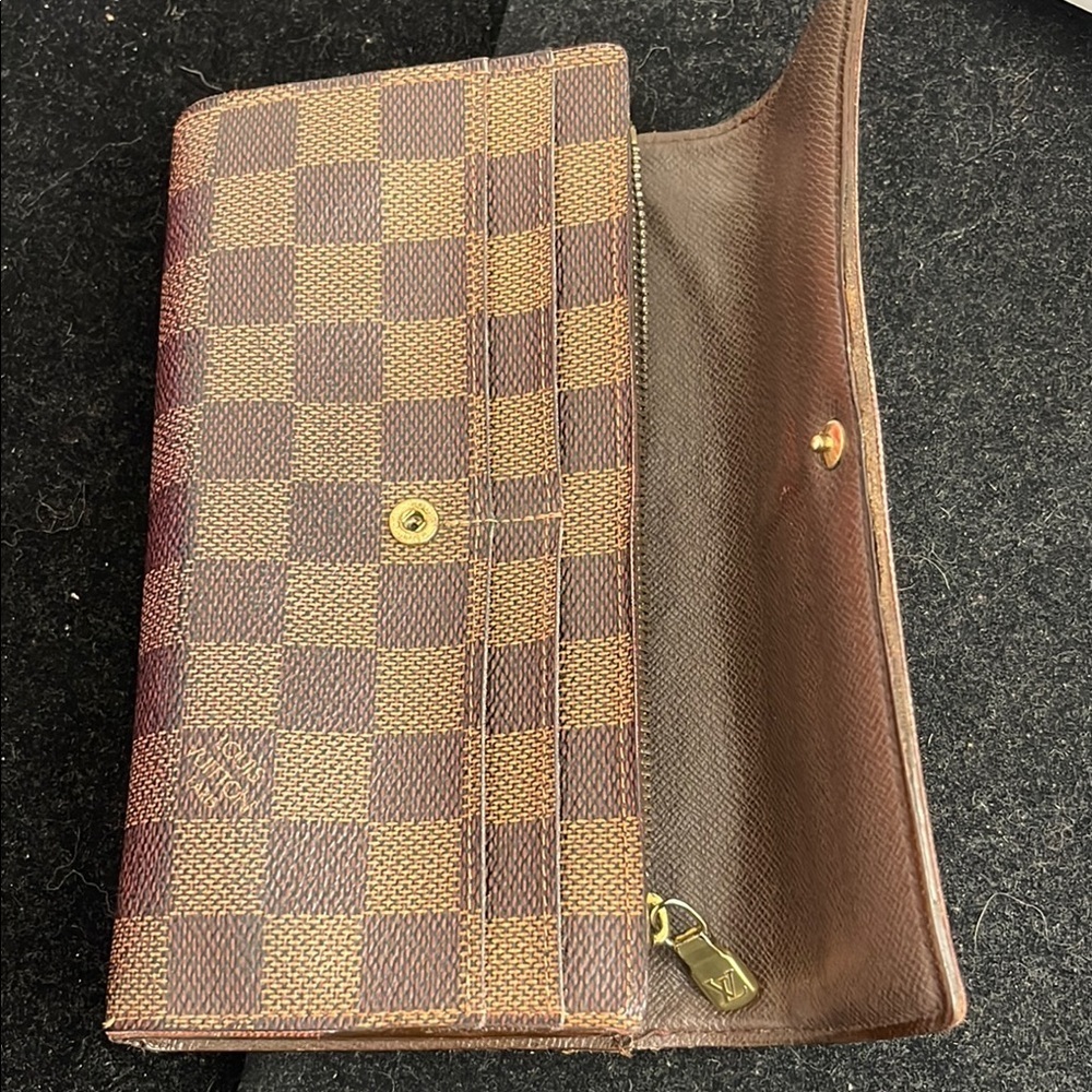 Louis Vuitton Damier Ebene Sarah Women Wallet. MA125 - Picture 3 of 13